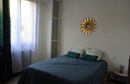Gignac Apartment | Apartment with terrace and garden.