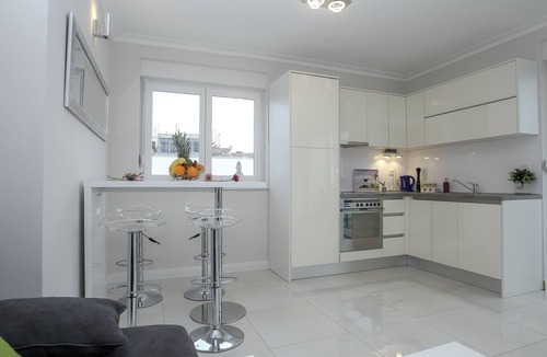 Novalja Apartment | Apartment with Terrace and Free WiFi