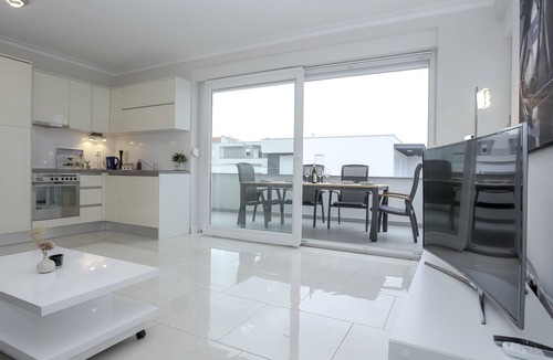 Novalja Apartment | Apartment with Terrace and Free WiFi