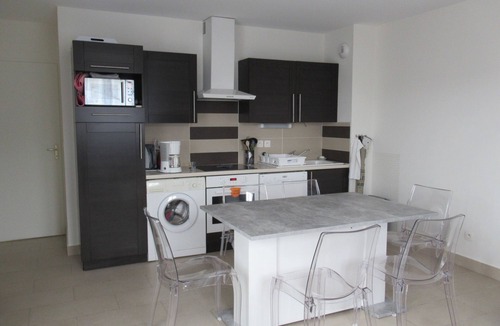 Alenya Apartment | Apartment with view on pine forest and calm