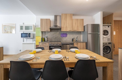 Arinsal Apartment | Apartment with views - 6 guests