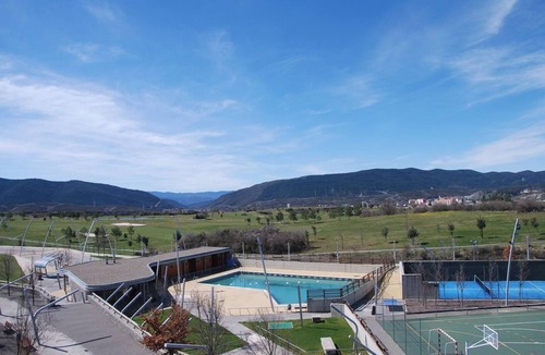 Latas Apartment | Apartment with views of the Pyrenees with free Wifi and Netflix