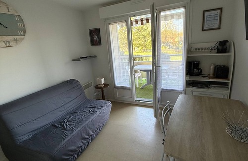 La Roche-Posay Apartment | Apartment with WIFI and Pets Allowed, Near Thermal Baths in La Roche-Posay