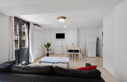 Vic - Remei Apartment | Apartment 'Wonderful Loft Centre' with Balcony, Wi-Fi and Air Conditioning