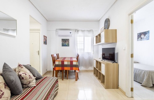 Benicalap Apartment | Apartment 'Zona Garbí' with Wi-Fi and Air Conditioning