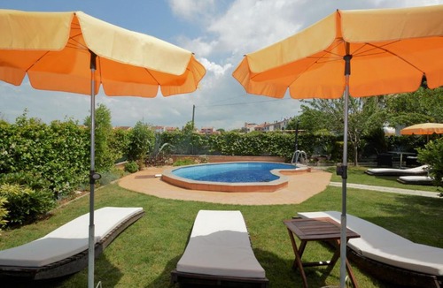 Valbandon Apartment | Apartment Zwei Rosen - PUL553 by Interhome