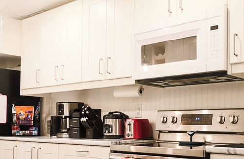 West Deane Park Apartment | ApartmentnHigh End 6 people Apartment Etobicoke