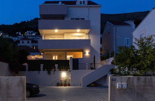 Gruz Apartment | Apartments Amare