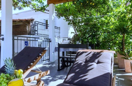 Kobas Apartment | Apartments Ammos - One Bedroom Apartment with Shared Terrace and Sea View (Veliki)