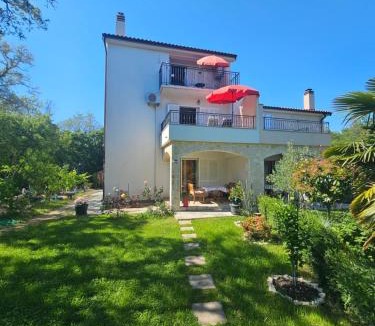 Sveti Vid Dobrinjski Apartment | Apartments Ana