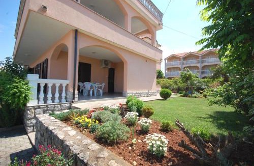 Njivice Apartment | Apartments Andrea by El-Pi Tours