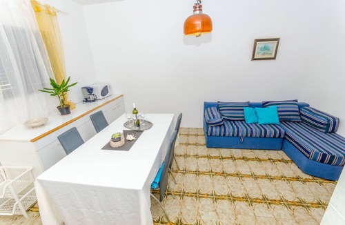 Okrug Gornji Apartment | Apartments Bee Maja (30881-A1) - Okrug Gornji (Ciovo)