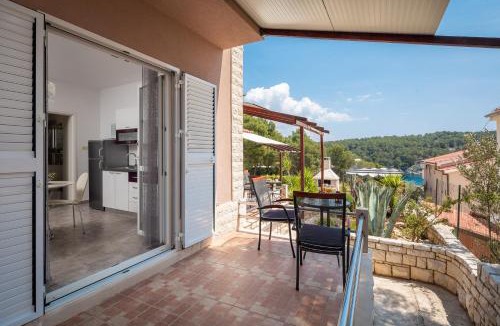 Cove Osibova (Milna) Apartment | Apartments Babic
