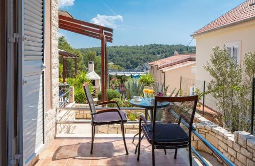 Cove Osibova (Milna) Apartment | Apartments Babic