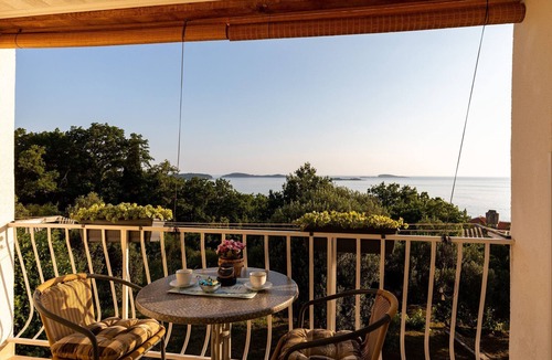 Plat Apartment | Apartments Belenum - Double Room with Balcony and Sea View (no.2)