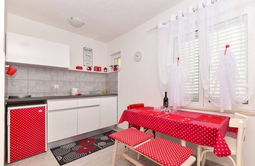 Gorinka Apartment | Apartments Bernarda (66331-A3) - Makarska
