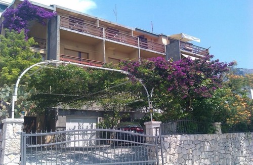 Bili brig Apartment | Apartments Bor (10559-A1) - Makarska