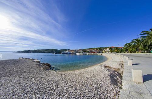 Sumartin Apartment | Apartments by the sea Sumartin, Brac - 2951