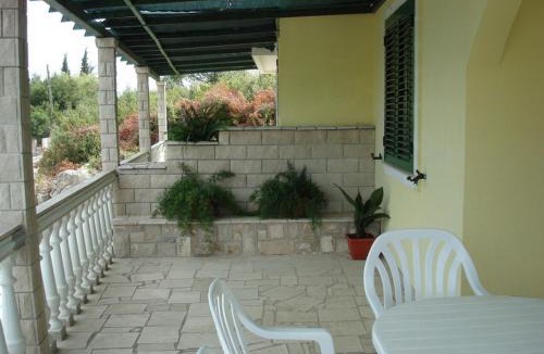 Cove Tri Zala (Zrnovo) Apartment | Apartments Chiara