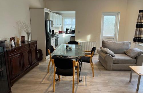 Edmonton Apartment | Apartments convenient centre and Tottenham stadium