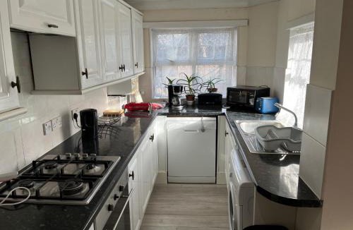 Edmonton Apartment | Apartments convenient centre and Tottenham stadium