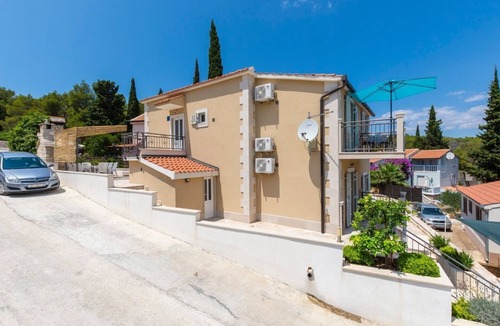 Cove Osibova (Milna) Apartment | Apartments Dalis (10933-A1) - Milna - island Brac