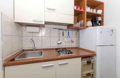 Pokrivenik Apartment | Apartments Dinko (37851-A1) - Gdinj - island Hvar