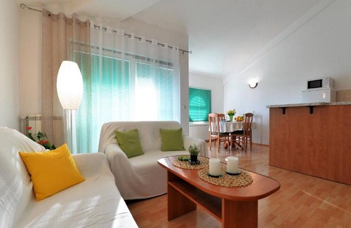 Betina Apartment | Apartments Divna - One Bedroom Apartment with Balcony (Zeleni)
