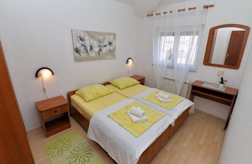 Betina Apartment | Apartments Divna - One Bedroom Apartment with Balcony (Zeleni)
