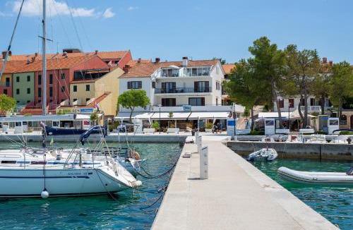 Njivice Apartment | Apartments Dundo