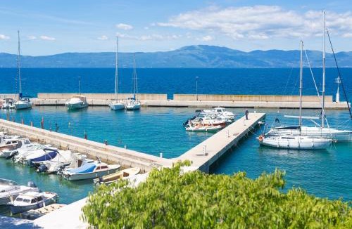 Njivice Apartment | Apartments Dundo