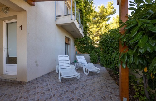Zavala Apartment | Apartments Ena (33981-A1) - Zavala - island Hvar