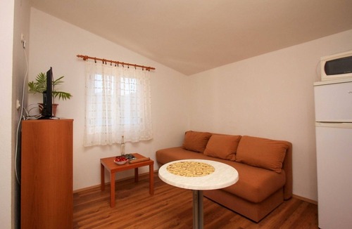 Putnikovic Apartment | Apartments Ereš Zuronja-One-Bedroom Apartment with Sea View 2