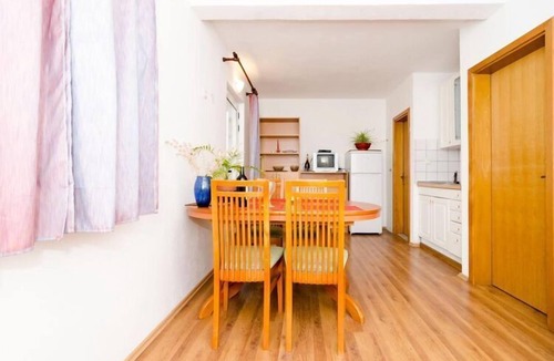 Putnikovic Apartment | Apartments Ereš Zuronja-One-Bedroom Apartment with Sea View 3