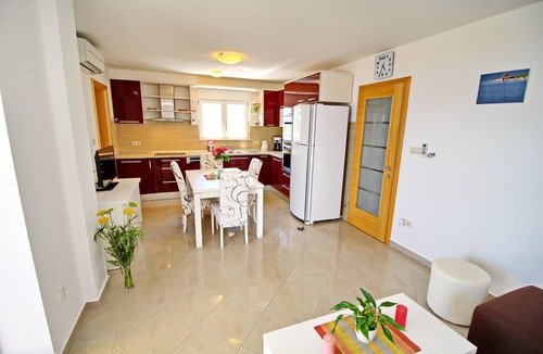Drace Apartment | Apartments Gusti - Two-Bedroom Apartment with Balcony and Sea View