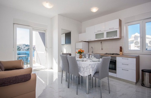 Dvornica Apartment | Apartments Happy Holiday