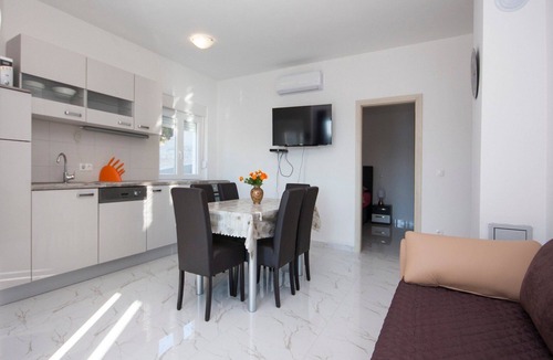 Dvornica Apartment | Apartments Happy Holiday