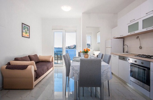 Dvornica Apartment | Apartments Happy Holiday
