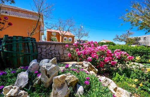 Povljana Apartment | Apartments Tome (13701-A1) - Povljana - island Pag