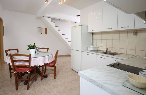 Splitska Apartment | Apartments Boro (33301-A2) - Splitska - island Brac