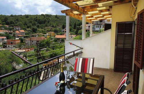 Splitska Apartment | Apartments Boro (33301-A2) - Splitska - island Brac
