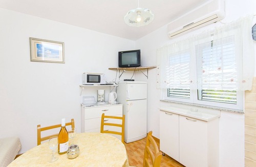 Sucuraj Apartment | Apartments Rose (47571-A2) - Sucuraj - island Hvar