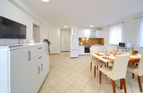 Sveti Vid-Miholjice Apartment | apartments Juros Sveti Vid with pool