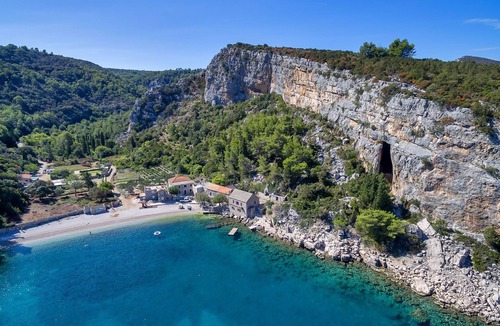 Pokrivenik Apartment | Apartments Igor (44141-A1) - Gdinj - island Hvar