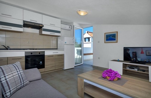 Pokrivenik Apartment | Apartments Igor (44141-A9) - Gdinj - island Hvar