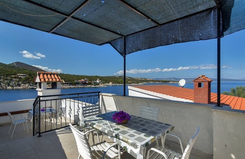 Pokrivenik Apartment | Apartments Igor (44141-A9) - Gdinj - island Hvar