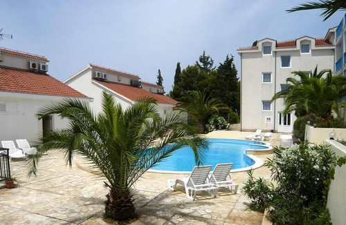 Cove Makarac (Milna) Apartment | Apartments Illyrian Resort, Milna, with pool