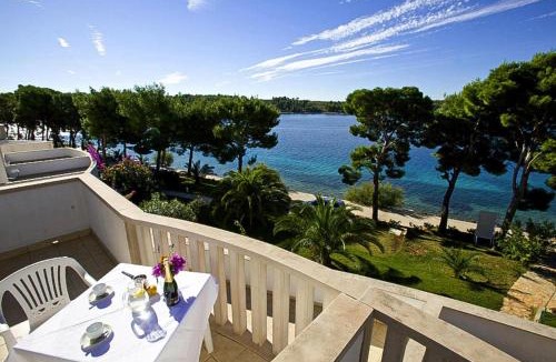Cove Makarac (Milna) Apartment | Apartments Illyrian Resort Milna - CIN08003-CYC