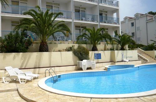 Cove Makarac (Milna) Apartment | Apartments Illyrian Resort Milna - CIN08003-CYC