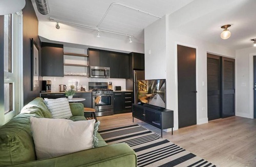 Lakeview Apartment | Apartments in Chicago, IL, USA